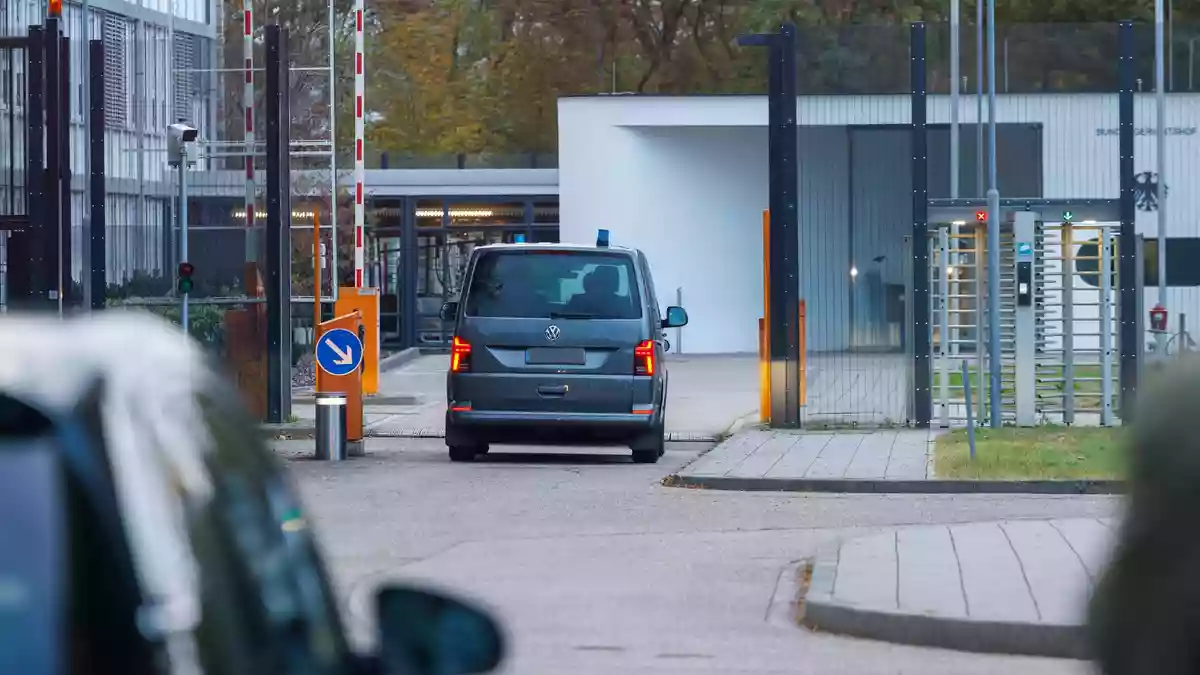 Der Ermittlungsrichter setzte den Haftbefehl in Vollzug. - Bild: Philipp von Ditfurth/dpa