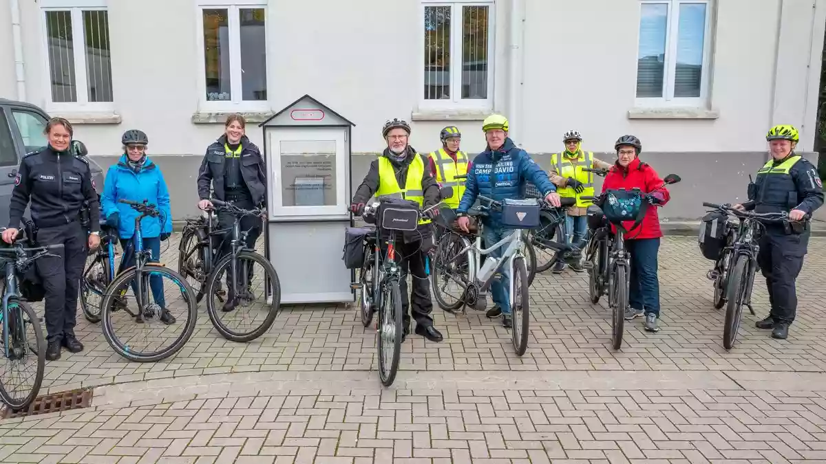 POL-HK: Walsrode: Sicherheit erfahren - dritte Themenradtour verbindet Verkehrs- und Kriminalprävention - Bild: presseportal.de