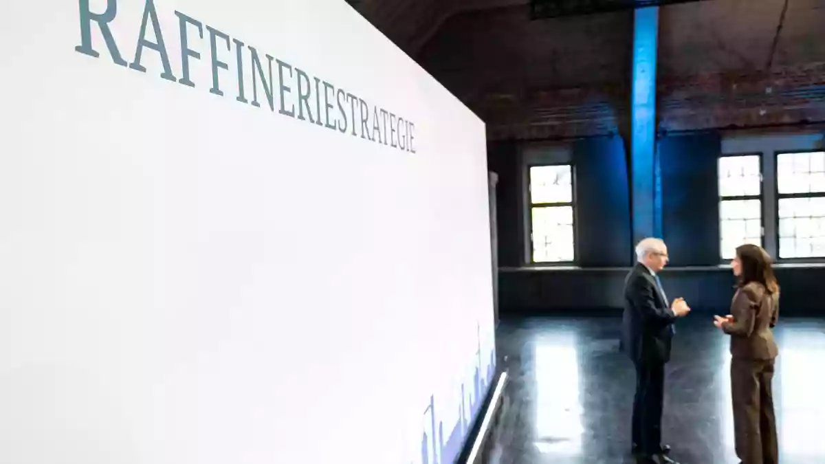 Die Raffineriestrategie soll im kommenden Jahr vorgelegt werden. - Bild: Fabian Sommer/dpa