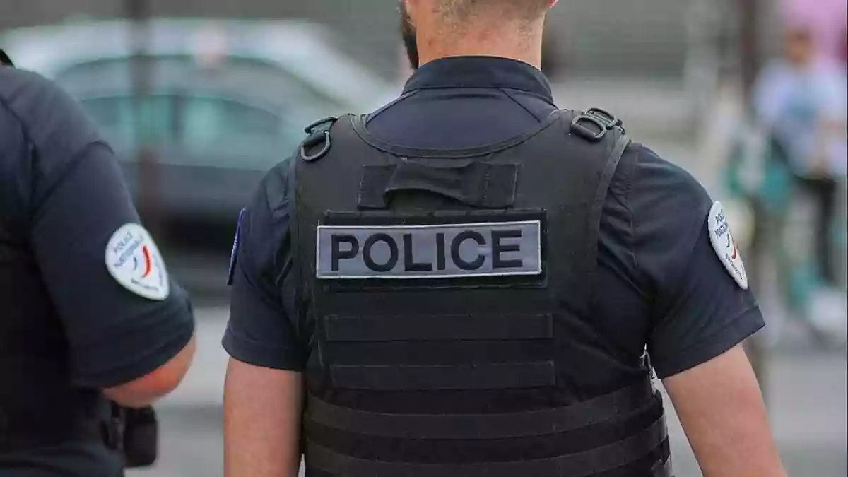 Schüsse aus Auto nahe Paris: Ein Toter und mehrere Verletzte