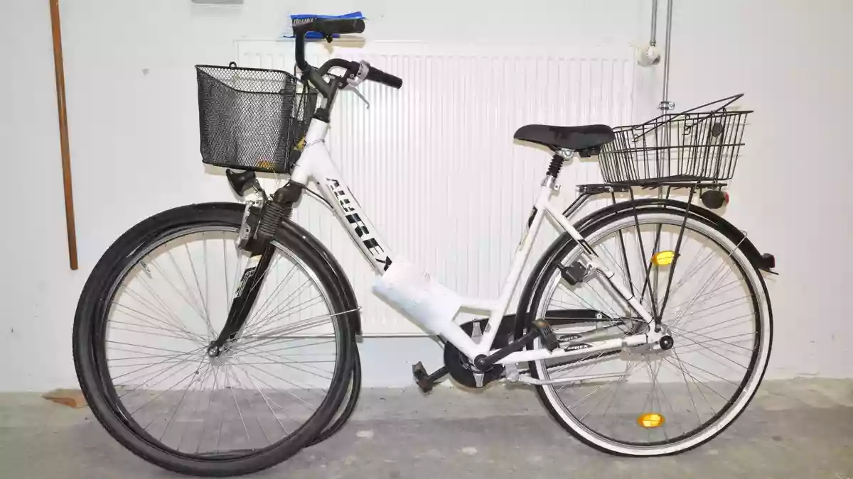 POL-LG: ++ "Vieles noch unklar": Polizei ermittelt nach Verkehrsunfall - Zeugen dringend gesucht! ++ Einbruch in Tischlerei: Werkzeug abtransportiert ++ Schuppen und Dachstuhl eines unbewohnten Wohnhauses - Bild: presseportal.de