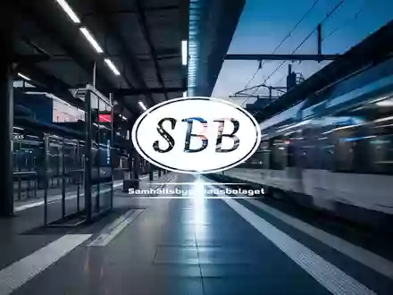 Abstrakte Darstellung einer modernen Schweizer Bahnstation in der Abenddämmerung. - Foto: über boerse-global.de