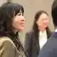 Schröders Ehefrau Soyeon Schröder-Kim ist ebenfalls nach China gereist.  - Bild: Johannes Neudecker/dpa