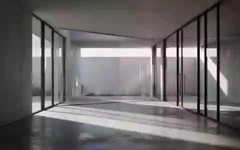 Modernes Architektur-Interieur mit klaren Linien und natürlichem Lichteinfall auf einem polierten Betonboden. - Foto: über boerse-global.de
