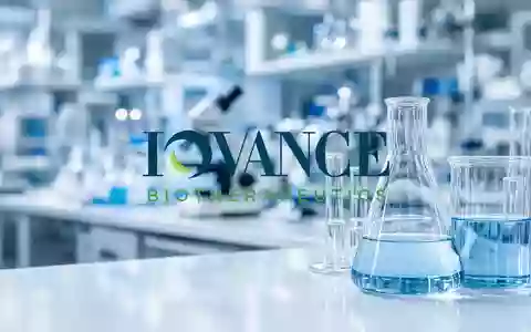 Abstrakte Darstellung moderner biotechnologischer Krebsforschung in einem klinischen Labor mit Fokus auf medizinische Innovation - Foto: über boerse-global.de