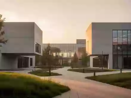Moderne Forschungsgebäude auf einem Universitätsgelände bei Sonnenuntergang. - Foto: über boerse-global.de