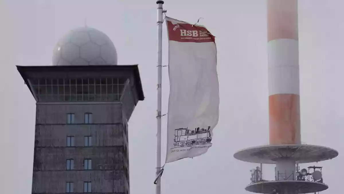 Deutschland steht ein stürmisches Wochenende bevor. - Bild: Matthias Bein/dpa