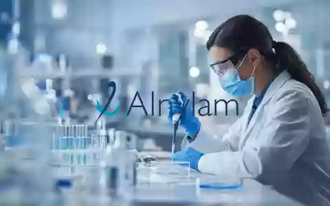 Moderne biopharmazeutische Laborumgebung mit Fokus auf wissenschaftliche Innovation und medizinische Forschung. - Foto: ĂĽber boerse-global.de