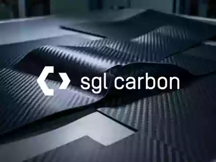 Abstrakte Darstellung von moderner Industrieproduktion und Carbon-Materialien in einem professionellen Umfeld. - Foto: über boerse-global.de