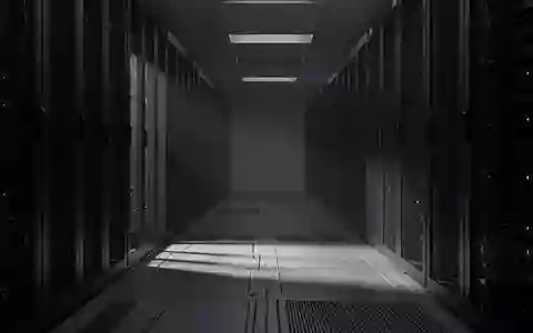 Leere, dunkle Server-Racks in einem industriellen Rechenzentrum mit schattenreichen Gängen. - Foto: über boerse-global.de