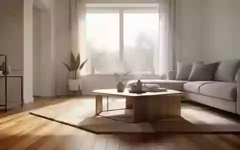 Ein aufgeräumtes, modernes Wohnzimmer mit hellem Parkettboden und natürlichem Lichteinfall durch ein großes Fenster. - Foto: über boerse-global.de
