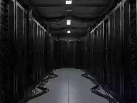 Ein minimalistischer, hochsicherer Serverraum mit industriellen Server-Racks in einer isolierten, fensterlosen Umgebung. - Foto: über boerse-global.de