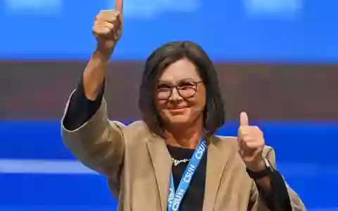 Gerührt und froh reagierte Ilse Aigner auf dem Parteitag auf den großen Rückhalt. Die 61-Jährige wird derzeit als Kandidatin der Union für das Amt des Bundespräsidenten gehandelt. - Foto: Peter Kneffel/dpa