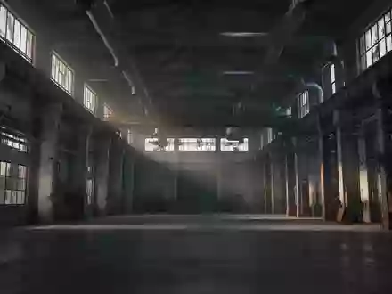 Eine leere, weitläufige Industriehalle mit Stahlträgern und Betonpfeilern in einer ruhigen, atmosphärischen Lichtstimmung. - Foto: über boerse-global.de