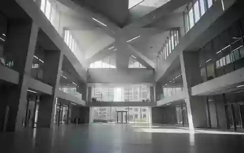 Ein minimalistisches, lichtdurchflutetes modernes Bürogebäude mit klaren architektonischen Linien und architektonischer Weite. - Foto: über boerse-global.de