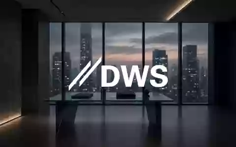 Modernes, minimalistisches Büro in einem Finanzgebäude mit dramatischem Licht und Blick auf eine städtische Skyline. - Foto: über boerse-global.de