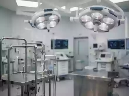 Steriler Operationssaal mit medizinischen Geräten zur Herzbehandlung in einer Klinik. - Foto: über boerse-global.de