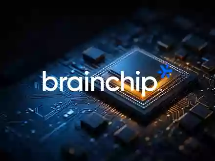 Abstrakte Nahaufnahme eines hochmodernen Mikrochips auf einer Leiterplatte in bläulicher, technischer Beleuchtung. - Foto: über boerse-global.de