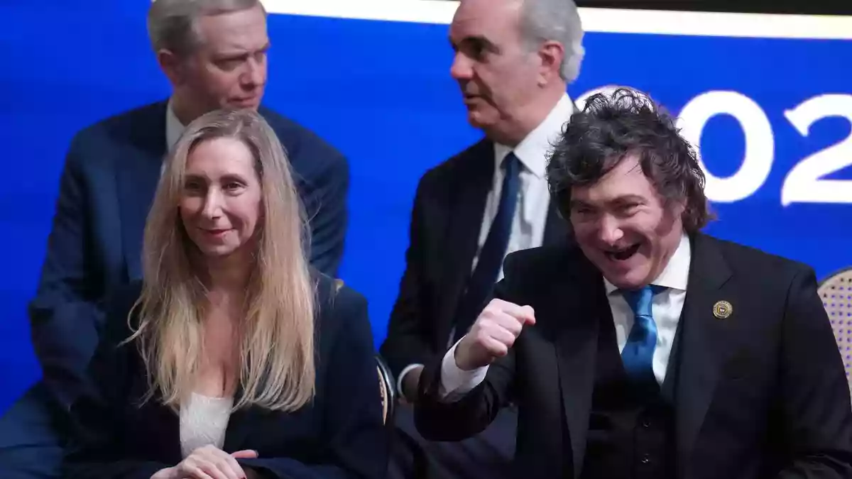 Die Ermittlungen gegen den argentinischen Präsidenten Javier Milei und seine Schwester Karina Milei wegen des Vorwurfs des Krypto-Betrugs wurden eingestellt. (Archivbild) - Bild: Matias Delacroix/AP/dpa