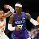 Dennis Schröder (r.) tat sich gegen sein Ex-Team aus Atlanta schwer. - Bild: Nell Redmond/AP/dpa
