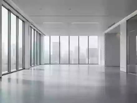 Ein minimalistisches, modernes Bürogebäude mit klaren Linien und natürlichem Licht, das Ordnung und Stabilität vermittelt. - Foto: über boerse-global.de