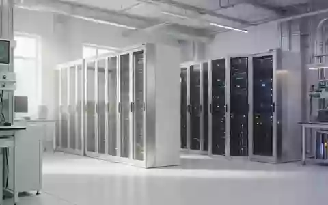Ein minimalistisches, modernes Labor für Hochleistungsrechnen mit sauberen Oberflächen und dezent beleuchteten Serverracks. - Foto: über boerse-global.de