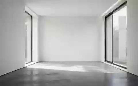 Ein minimalistischer, moderner Innenraum mit hellen Wänden und weichem, natürlichem Tageslicht auf einem Betonboden. - Foto: über boerse-global.de