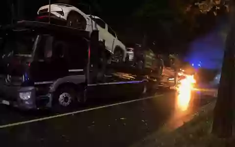 FW-DO: Dortmund Huckarde // Brand an einem Autotransporter - Foto: presseportal.de