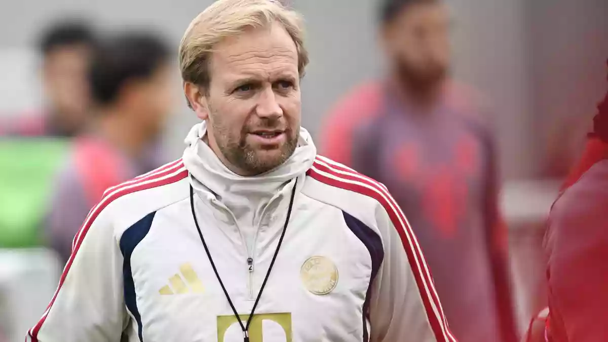 Co-Trainer Aaron Danks wird die Aufgaben von Vincent Kompany vorerst übernehmen. (Archivbild) - Bild: Angelika Warmuth/dpa