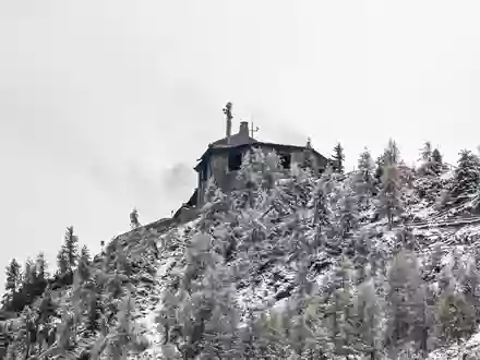 Am Morgen brannte es noch im Kehlsteinhaus.  - Foto: Jason Tschepljakow/dpa