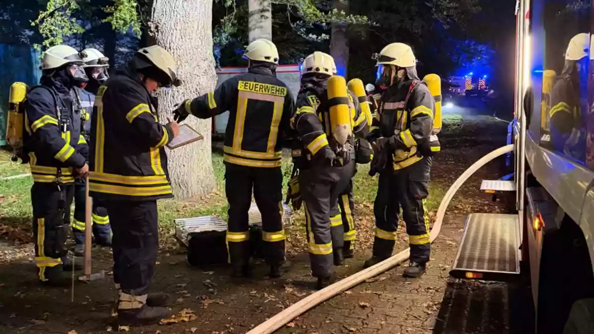 FW-ROW: Realitätsnahe Alarmübung fordert Feuerwehr und Rettungsdienst - Bild: presseportal.de