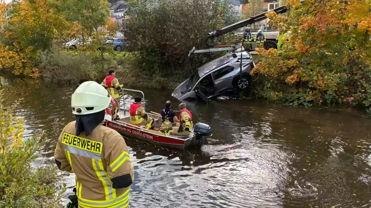 POL-PDWIL: Pkw landet in der Kyll - Bild: presseportal.de