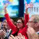 Von den Delegierten gibt es Jubel für Ilse Aigner. - Bild: Sven Hoppe/dpa