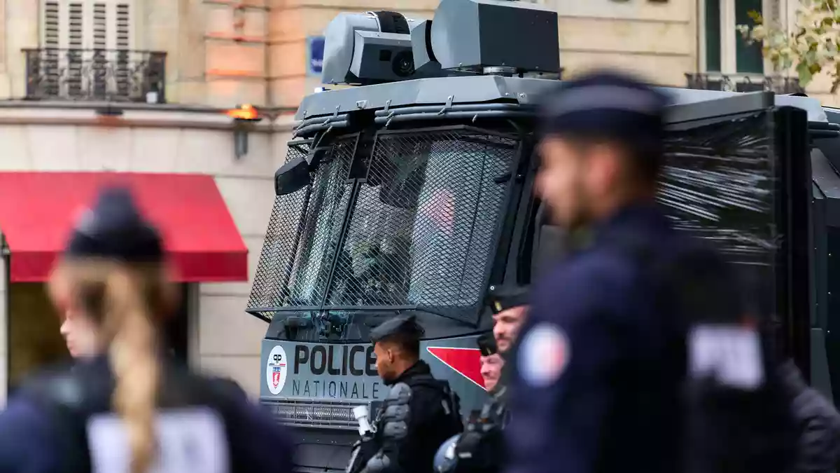 Rund 70.000 Polizisten sind im Einsatz. - Bild: Marcus Golejewski/dpa