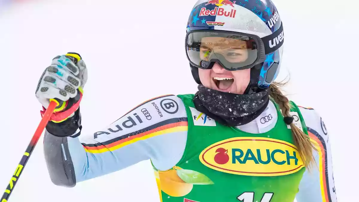 Gilt als Anwärterin auf den Gesamtweltcup: Emma Aicher. - Bild: Expa/ Johann Groder/APA/dpa