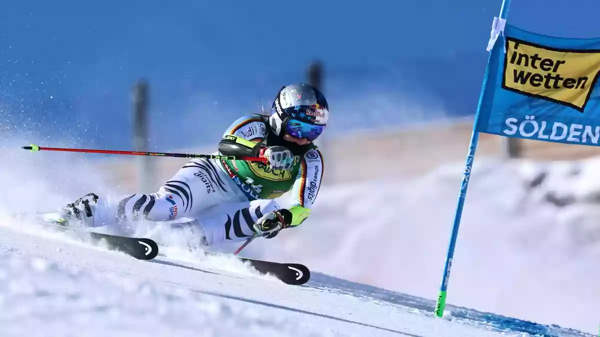 Vielversprechender Saisoneinstieg: Emma Aicher wurde Dritte. - Bild: Marco Trovati/AP/dpa