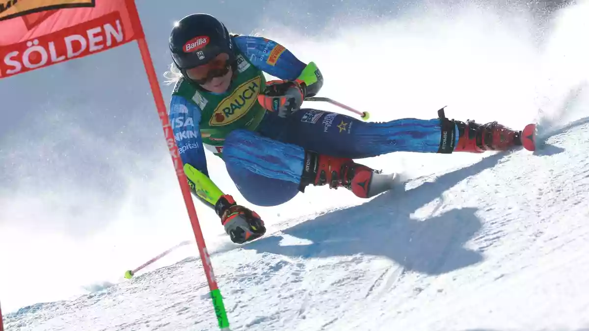 Fiel vom ersten noch auf den siebten Rang zurück: Mikaela Shiffrin. - Bild: Alessandro Trovati/AP/dpa