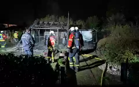 Feuerwehr Weil: Gartenhüttenbrand in Weil am Rhein, Ortsteil Haltingen - Foto: presseportal.de