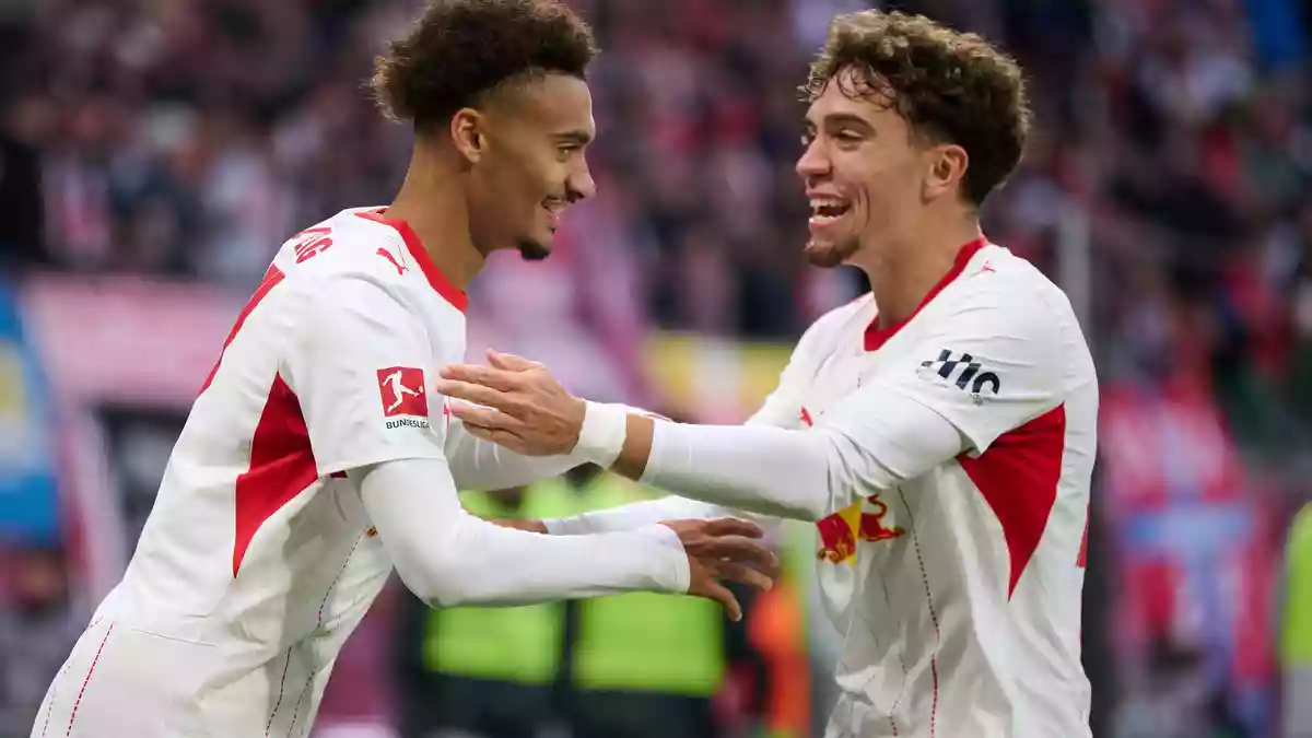 Tidiam Gomis (RB Leipzig, l) jubelt nach seinem Tor zum 1:0 mit Neil El Aynaoui (RB Leipzig). - Bild: Hendrik Schmidt/dpa