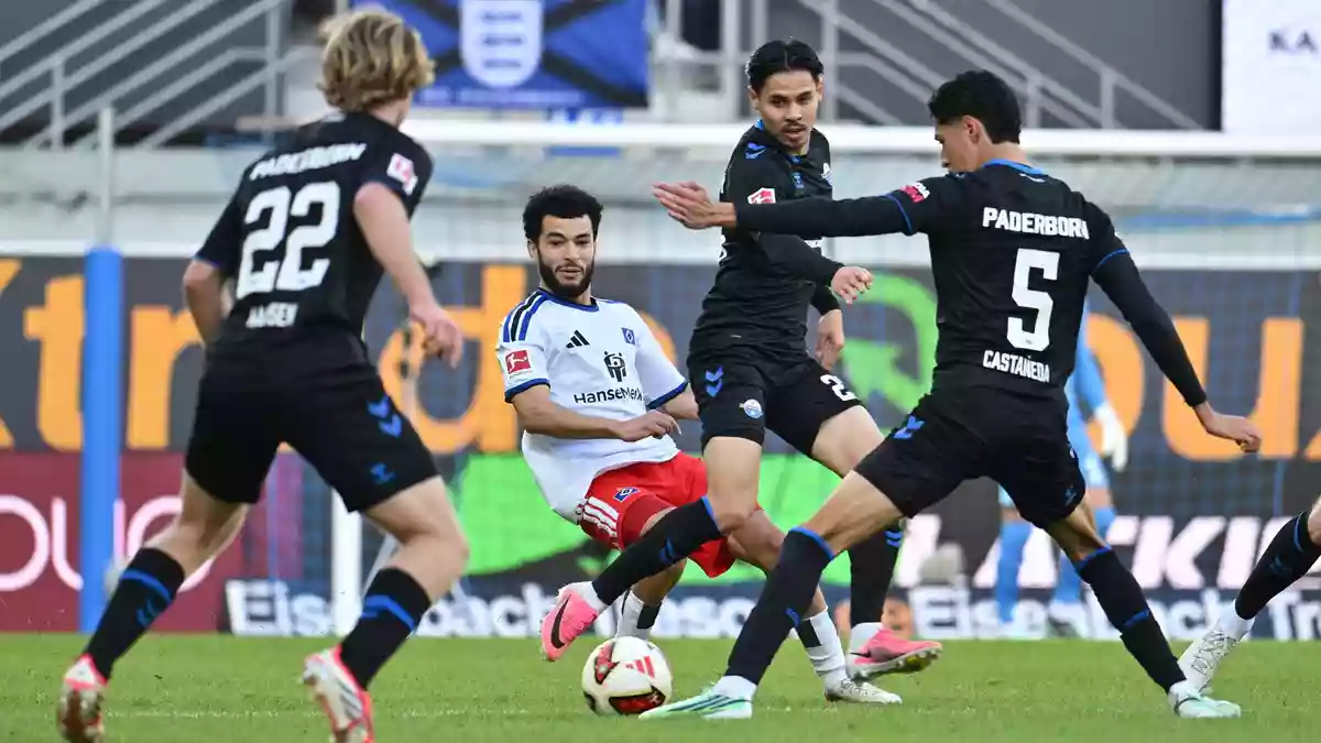 Umkämpftes Spiel mit knappem Sieger: Paderborn bezwingt den HSV. - Bild: Swen Pförtner/dpa