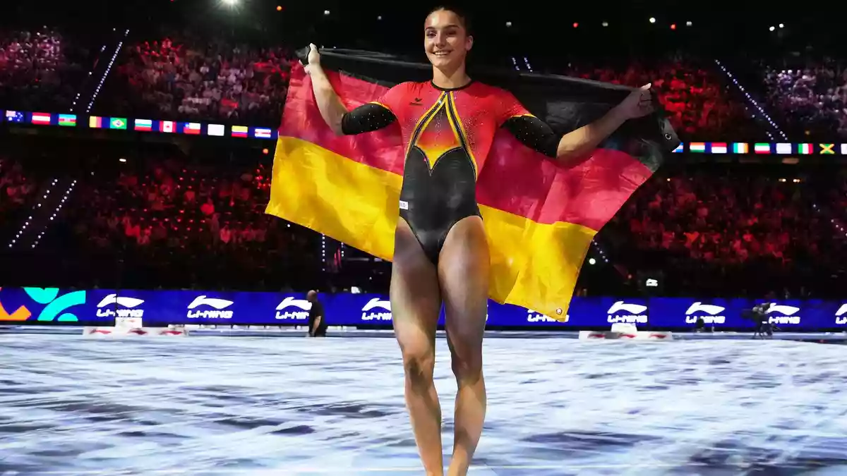 Jubel über WM-Silber: Helen Kevric. - Bild: Francisco Seco/AP/dpa