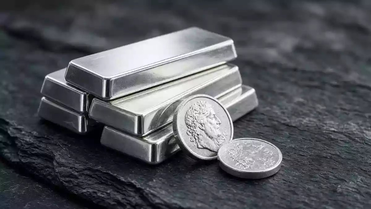 Silver Falls 5.6% as Oil Inflation, Liquidity Sales and Fed Meeting Weigh