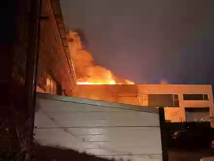 FW Ratingen: Brand in Lagerhalle in Ratingen-West - Foto: presseportal.de