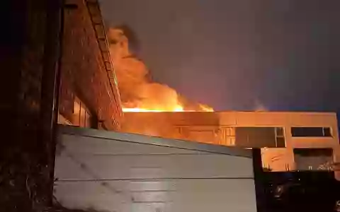 FW Ratingen: Brand in Lagerhalle in Ratingen-West - Foto: presseportal.de