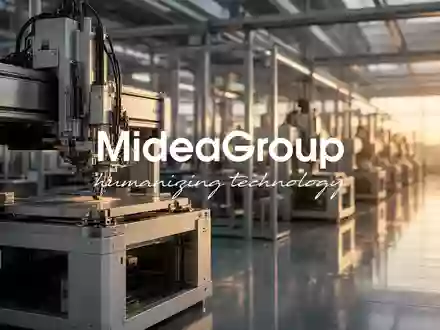 Moderne Industrieanlage bei Sonnenaufgang als Symbol für strategische Unternehmensexpansion und Wachstum. - Foto: über boerse-global.de