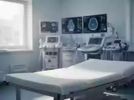 Ein steriler, heller Untersuchungsraum in einer medizinischen Klinik mit einem leeren Behandlungstisch. - Foto: über boerse-global.de