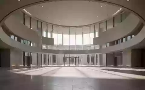 Ein minimalistischer, moderner Innenraum eines Regierungsgebäudes mit großen Glasfenstern und klaren Linien. - Foto: über boerse-global.de
