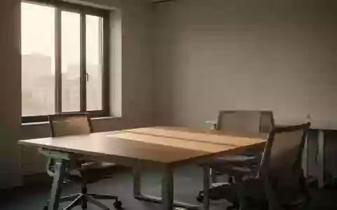 Ein minimalistischer, leerer Arbeitsplatz mit ergonomischer Gestaltung in einem hellen, ruhigen Raum. - Foto: über boerse-global.de