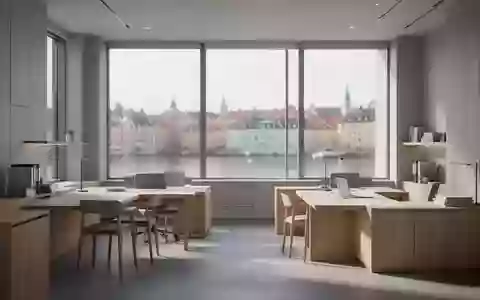 Ein minimalistisches, modernes Büro in einem dänischen Regierungsgebäude mit hellem Holz und ruhiger Atmosphäre. - Foto: über boerse-global.de