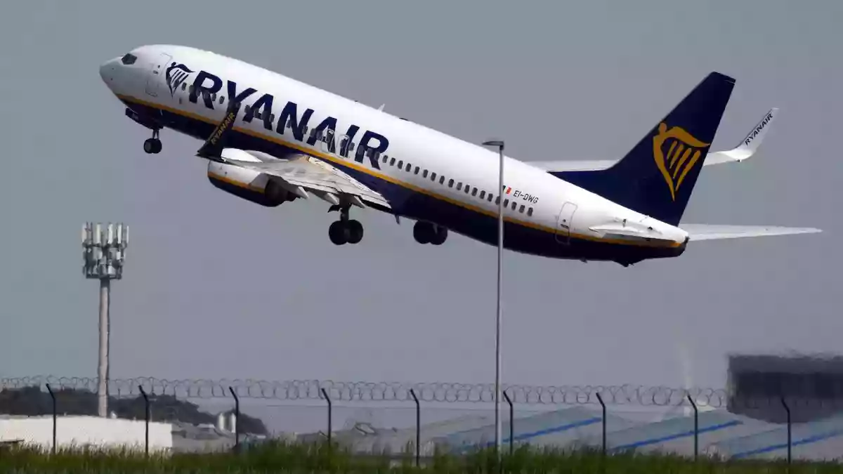 Ryanair streicht seine Basis am Hauptstadtflughafen BER erheblich zusammen. (Archivbild) - Bild: Soeren Stache/dpa